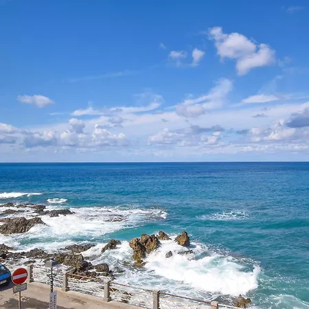 2 Bedroom Beautiful In Hébergement de vacances *