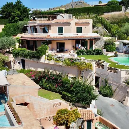 2 Bedroom Beautiful In Hébergement de vacances *