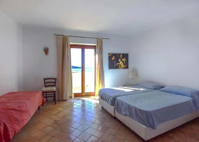 2 Bedroom Beautiful In Casa de Férias