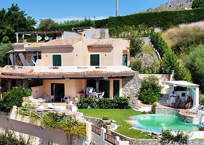 2 Bedroom Beautiful In Casa de Férias